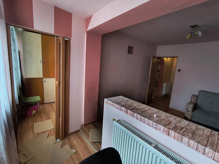 Apartament cu 2 camere semidecomandat, mobilat în Micro 5