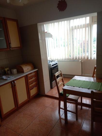 Apartament cu 3 camere decomandat în Sud
