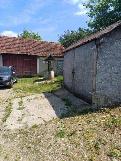 Casă cu 2 camere cu Teren 2200 Mp în Domnin