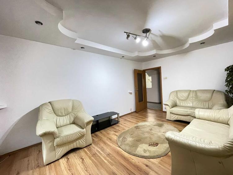 Apartament cu 3 camere decomandat în Central