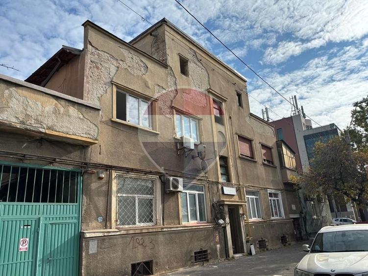 Apartament cu 4 camere decomandat, mobilat în Periferie