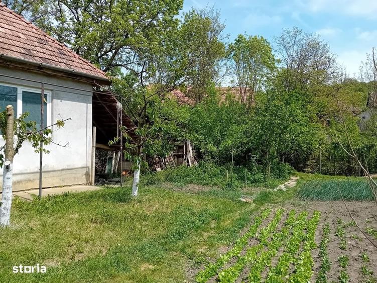 Casă cu 4 camere cu Teren 500 Mp în Corunca