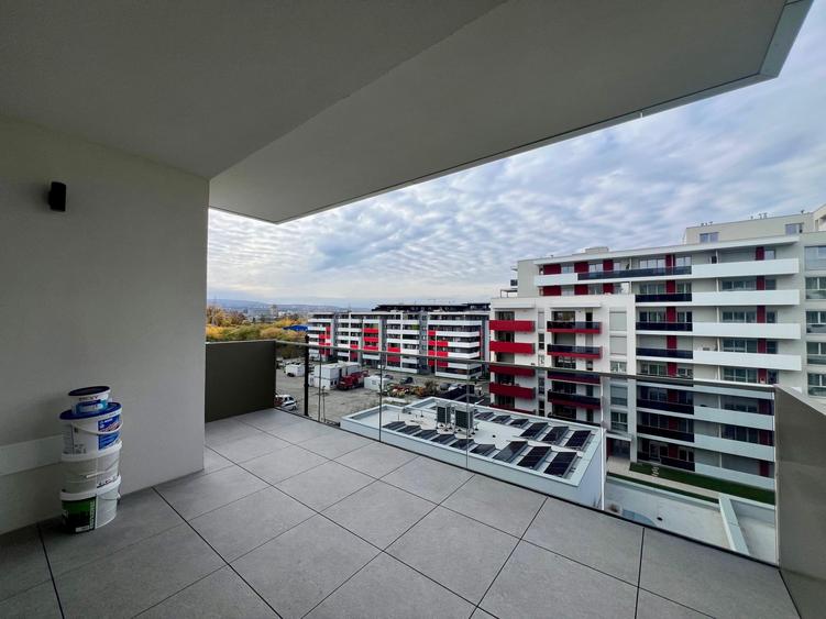 Apartament cu 2 camere semidecomandat, mobilat în Mărăști