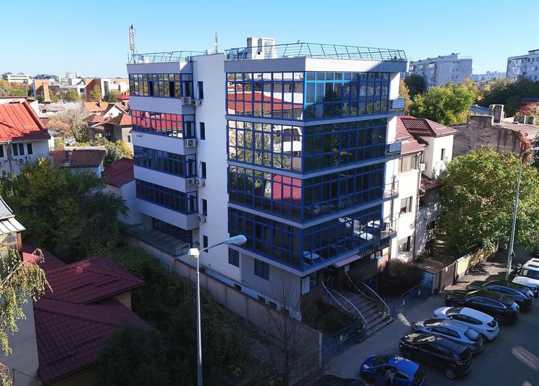 Birou, de 1,100 mp, în Nord