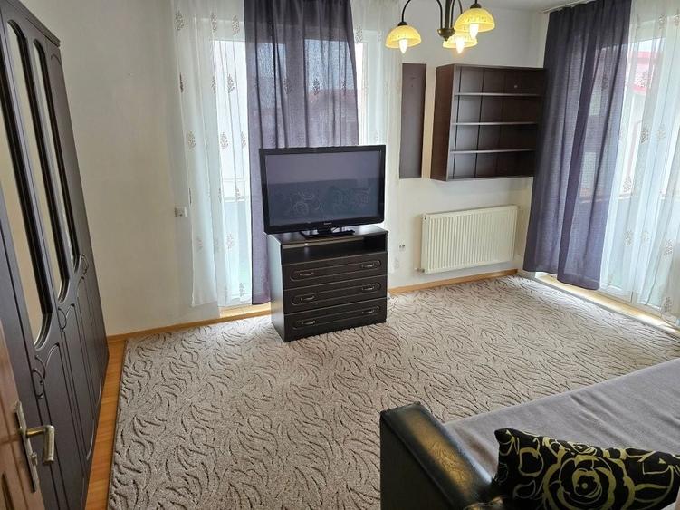 Apartament cu 3 camere semidecomandat în Florești