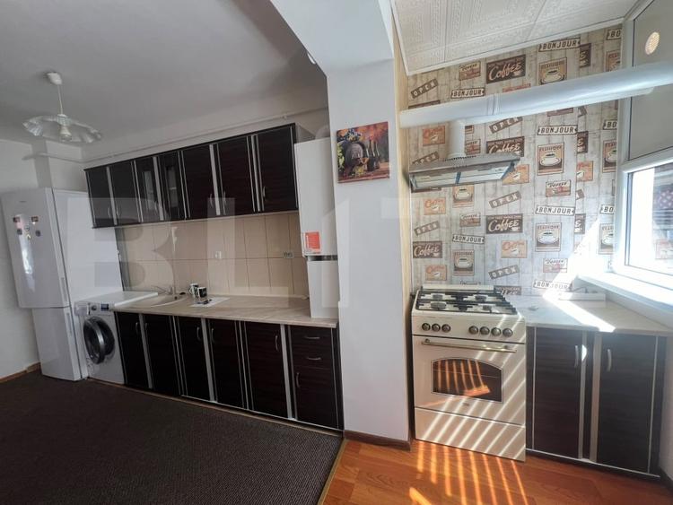 Apartament cu 2 camere semidecomandat, mobilat în Florești