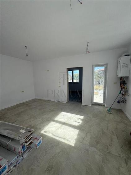 Duplex cu 3 camere cu Canalizare în Albina