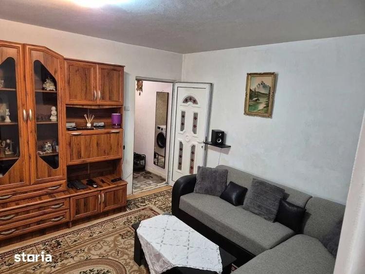 Apartament cu 4 camere semidecomandat în Republicii