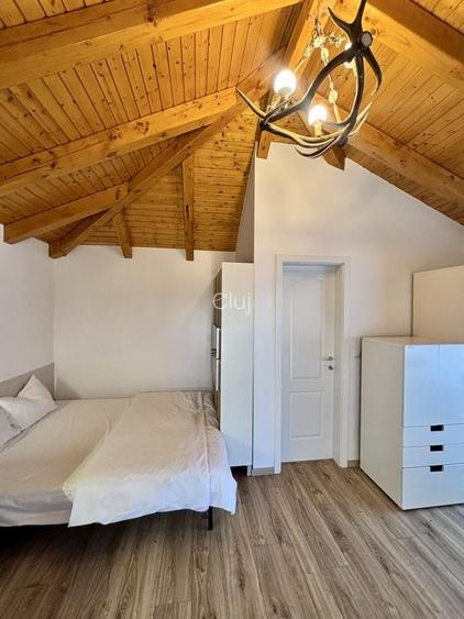 Apartament / Casa ,o camera cu gradina proprie