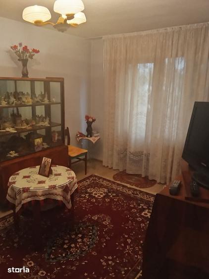 Apartament cu 3 camere semidecomandat în Micro 14
