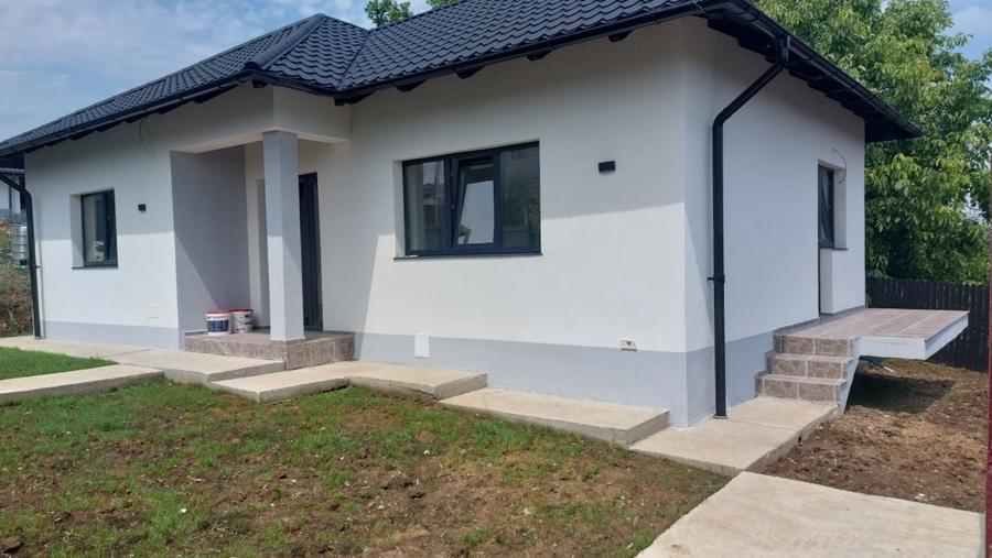 Casă cu 3 camere în Valea Adâncă