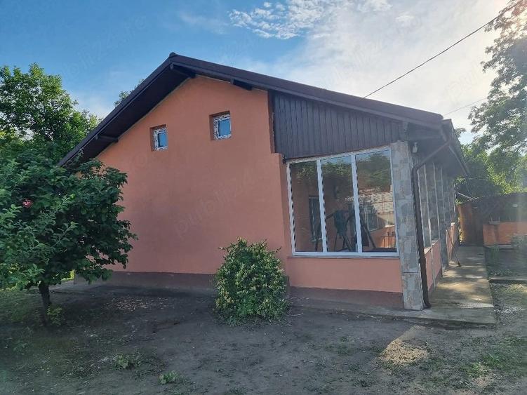 Casă cu 3 camere cu Teren 1880 Mp în Topalu