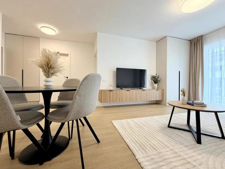 Apartament cu 2 camere semidecomandat, mobilat în Florești