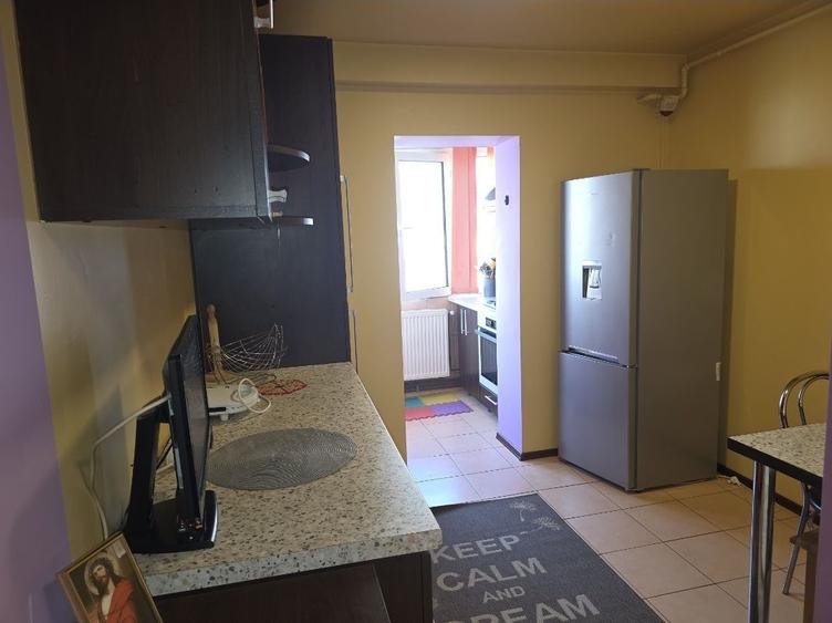 Apartament cu 3 camere decomandat în Găvana