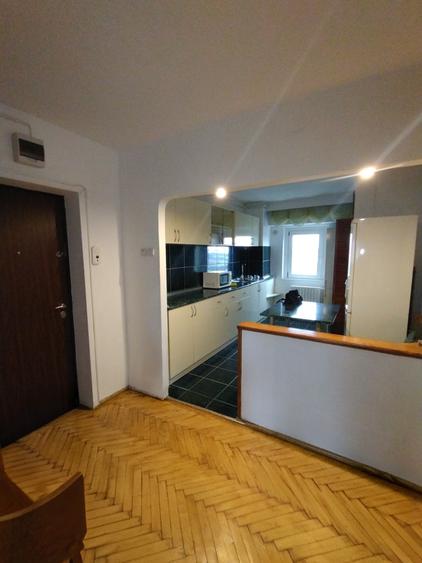 Apartament cu 3 camere decomandat în Tomis III