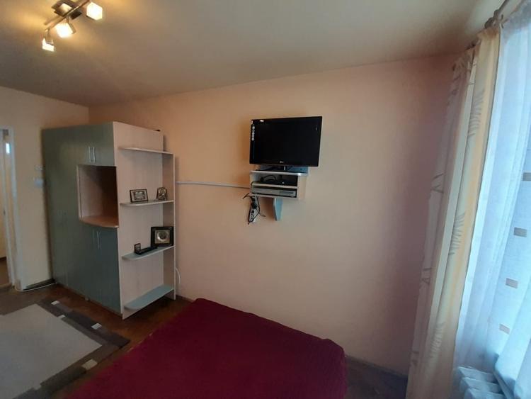 Apartament cu 3 camere decomandat, mobilat în Calea Moldovei