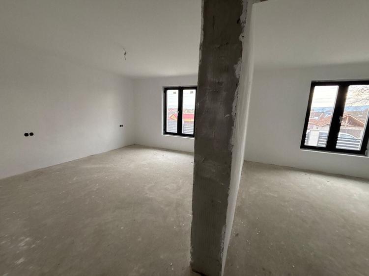 Casă individuală cu 4 camere cu Canalizare în Șura Mică