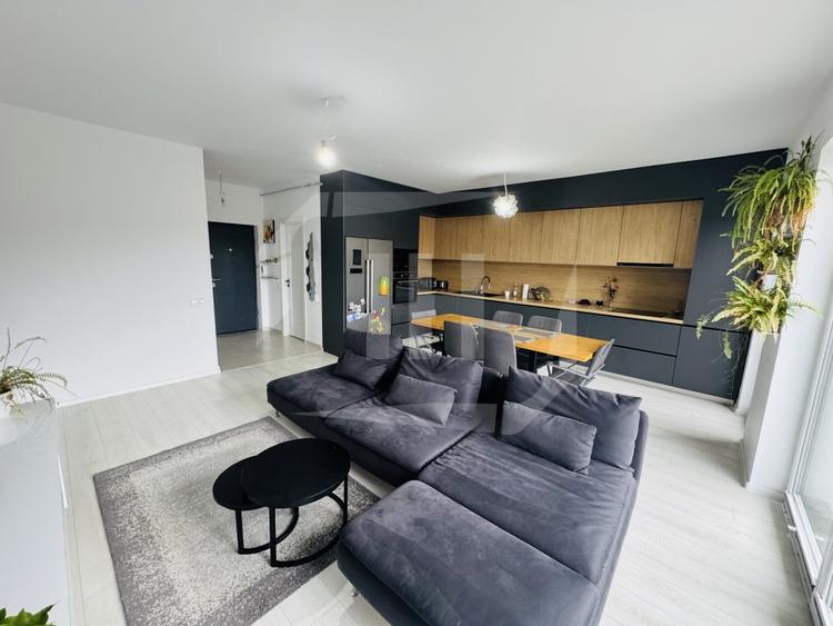 Apartament cu 4 camere semidecomandat, mobilat în Iris