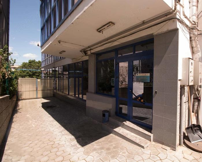 Spațiu comercial, de 1,200 mp, în Central
