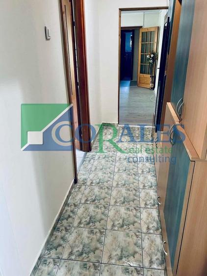 Apartament cu 3 camere semidecomandat, mobilat în Complex Studențesc