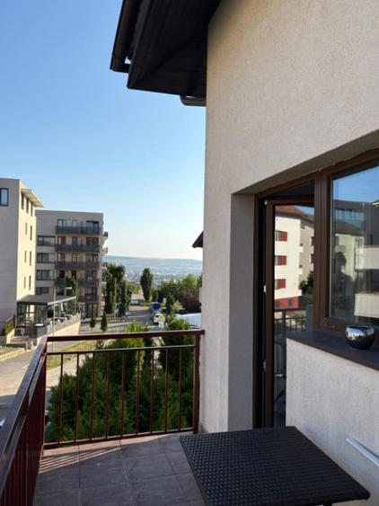Apartament cu 3 camere decomandat în Est