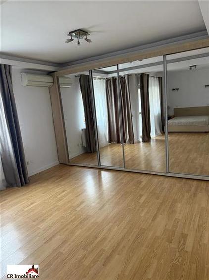 Casă cu 5 camere cu Canalizare în 1 Mai