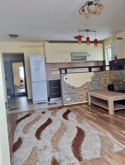 Apartament cu 3 camere semidecomandat în Păcurari