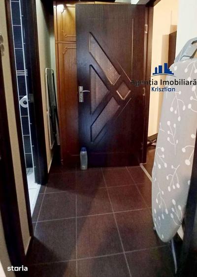 Apartament cu 3 camere semidecomandat în Burdea