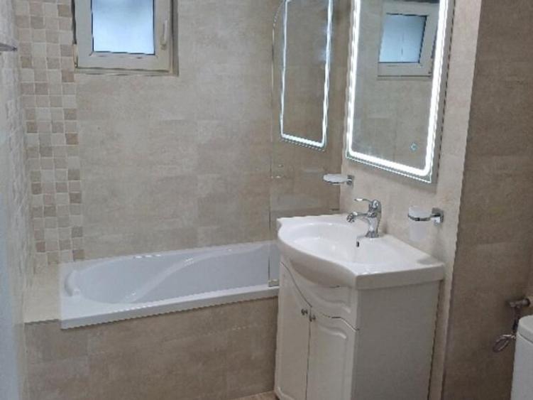 Apartament cu 4 camere decomandat în Primăverii