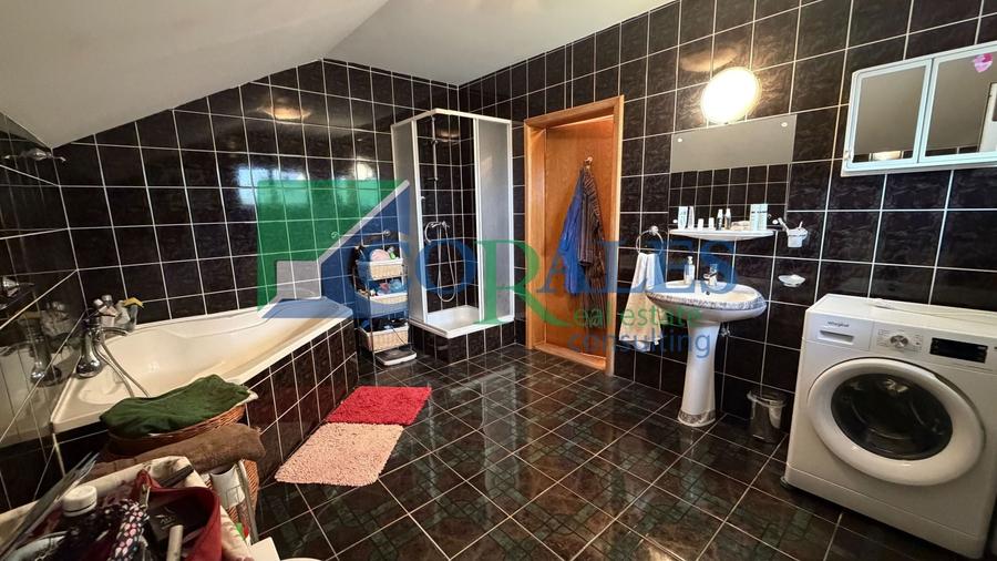 Casă individuală cu 5 camere cu Piscina în Chișoda