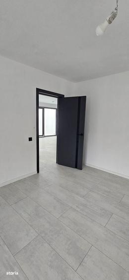 Casă cu 4 camere în Tineretului
