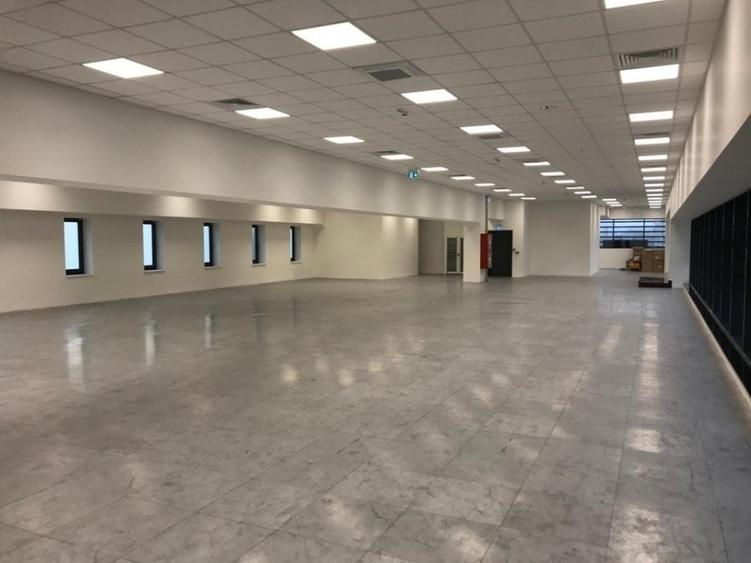 Birou, de 1,066 mp, în Central