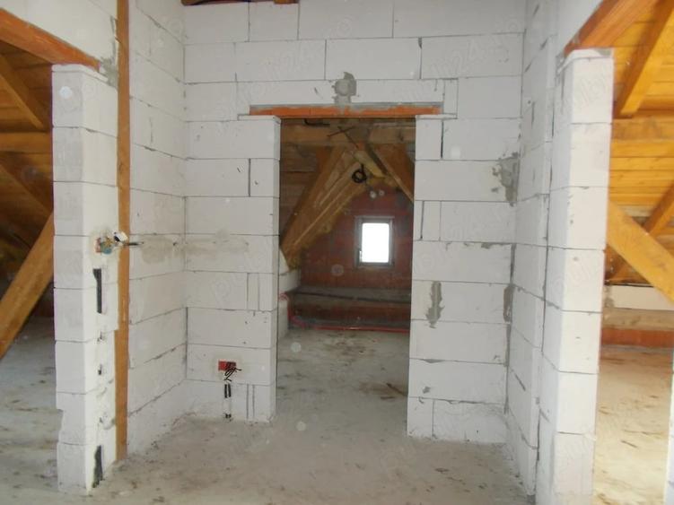 Casă cu 2 camere cu Teren 533 Mp în Simion Bărnuțiu