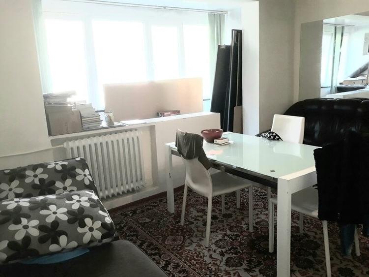 Apartament cu 3 camere semidecomandat în Colentina