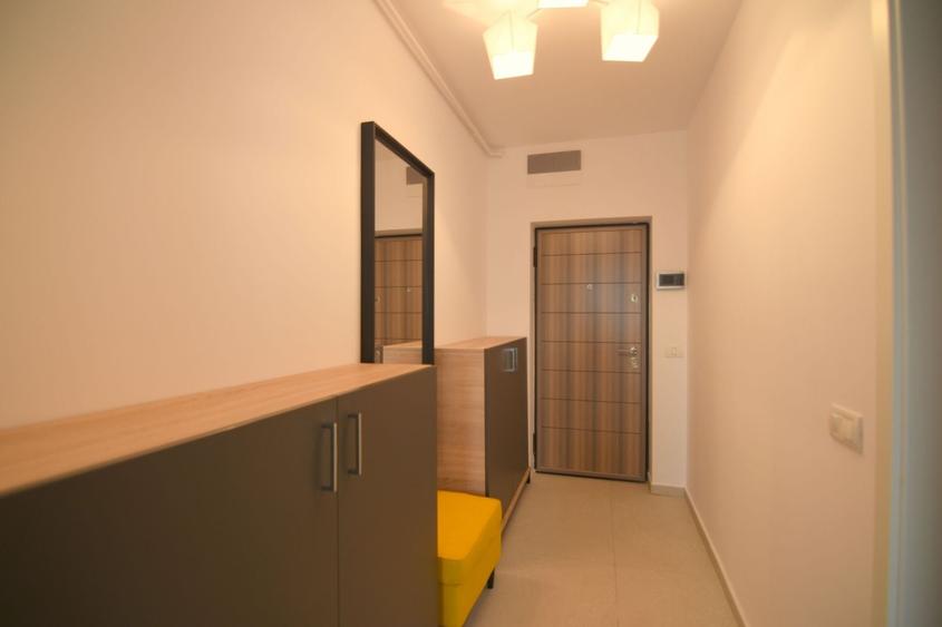 Apartament cu 3 camere semidecomandat, mobilat în Aradului