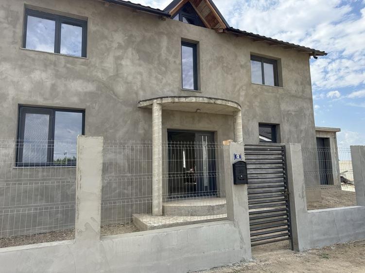 Casă cu 4 camere în Șendreni