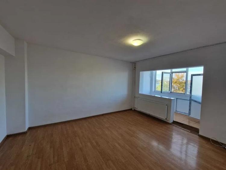 Apartament cu 2 camere decomandat în Pelican
