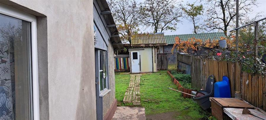 Casă individuală cu 6 camere cu Canalizare în Central