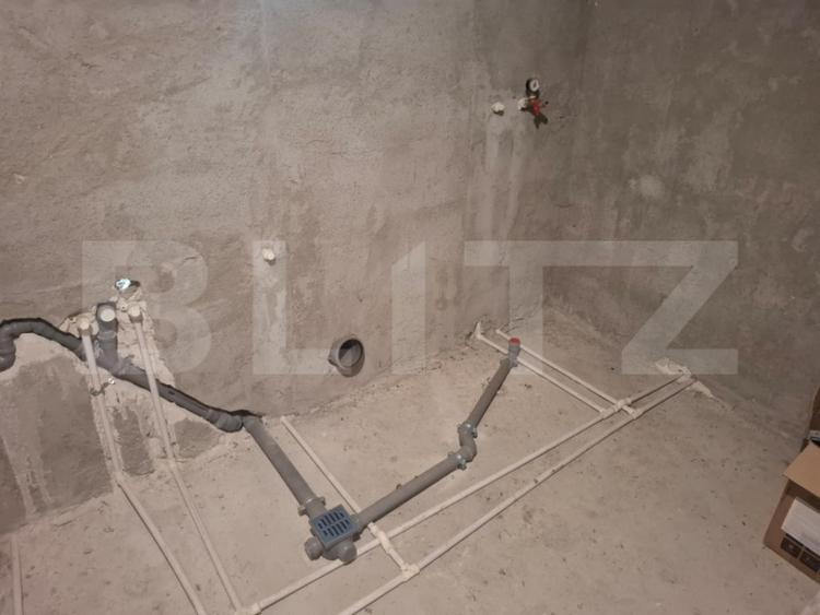 Casă cu 5 camere cu Teren 2100 Mp în Costești