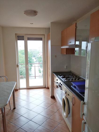 Apartament cu 3 camere decomandat în Aradului