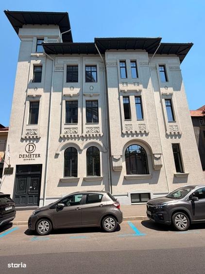 Spațiu comercial, de 200 mp, în Polonă