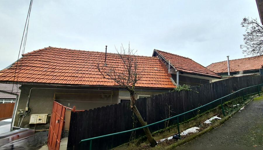 Casă individuală cu 2 camere cu Canalizare în Schei