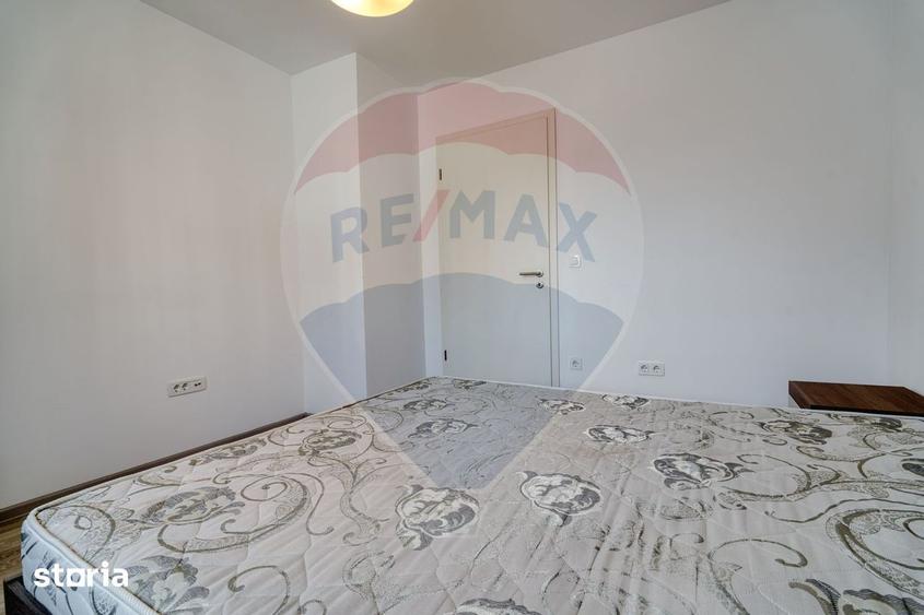 Apartament cu 3 camere decomandat, mobilat în Tractorul