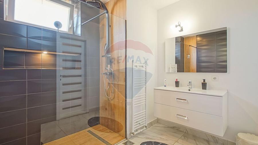 Casă individuală cu 6 camere cu Teren 700 Mp în Ultracentral