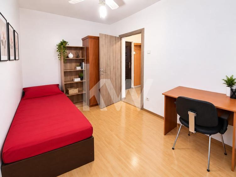 Apartament cu 3 camere semidecomandat, mobilat în Podu Roș