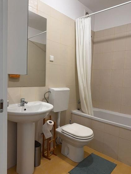 Apartament cu 3 camere decomandat, mobilat în Doamna Ghica