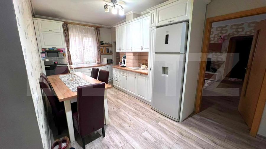 Apartament cu 3 camere semidecomandat, mobilat în Blaj — fotografia 1