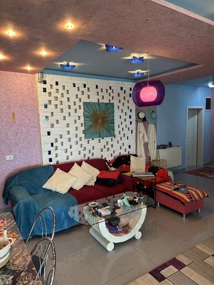 Apartament cu 4 camere decomandat în Central