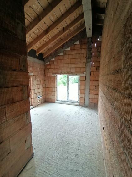 Duplex cu 4 camere cu Canalizare în Florești