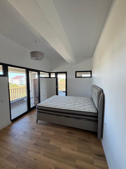 Apartament cu 3 camere decomandat în Sisești